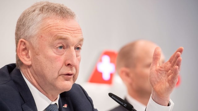 Swiss-Konzernchef Thomas Klühr redet. Swiss-Konzernchef Thomas Klühr redet.