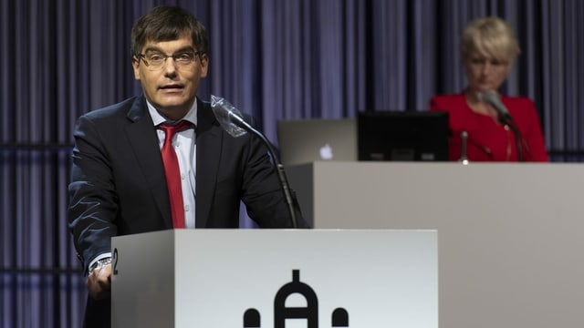 Roger Nordmann am Rednerpult. Roger Nordmann am Rednerpult.