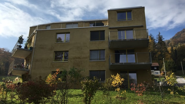 Das Allergikerhaus von aussen ähnelt einem ganz gewöhnlichen, relativ modernen Wohnblock. Das Allergikerhaus von aussen ähnelt einem ganz gewöhnlichen, relativ modernen Wohnblock.