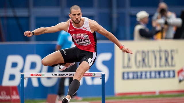 Kariem Hussein sursiglia in obstachel. Kariem Hussein sursiglia in obstachel.