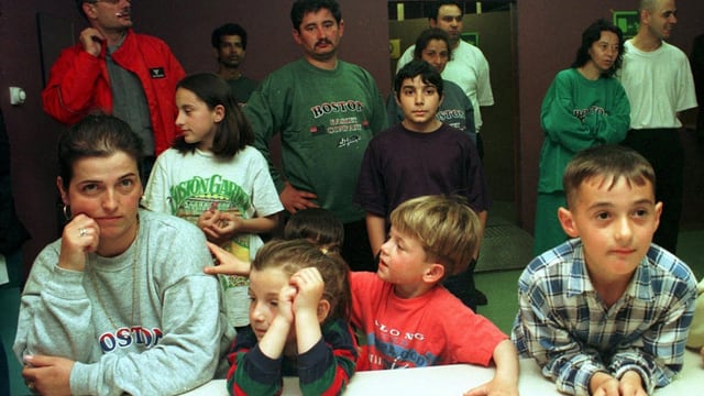 Kriegsvertriebene aus dem Kosovo finden in einer Zivilschutzanlage in Lugano Unterschlupf. Kriegsvertriebene aus dem Kosovo finden in einer Zivilschutzanlage in Lugano Unterschlupf.