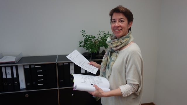 Kathrin Schläpfer examinescha il mument ils giavischs da la regiun Viamala. Kathrin Schläpfer examinescha il mument ils giavischs da la regiun Viamala.