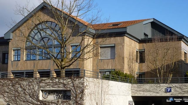Bild des Amthauses Tafers, Sitz des Friedensgerichts. Bild des Amthauses Tafers, Sitz des Friedensgerichts.