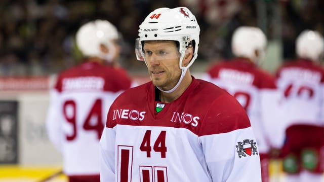 Nicklas Danielsson verlässt das Eis. Nicklas Danielsson verlässt das Eis.