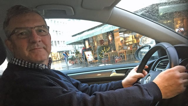 Mann am Steuer eines Autos. Mann am Steuer eines Autos.