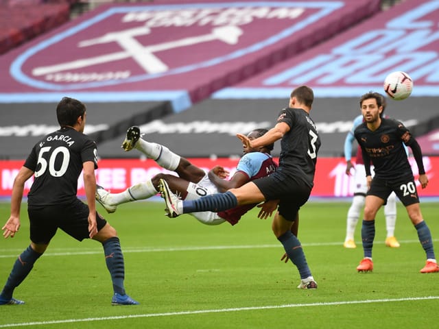 West Hams Muskelprotz Michail Antonio düpiert die Defensive von Manchester City mit einer akrobatischen Fallrückzieher-Einlage, die zium 1:0 führt.