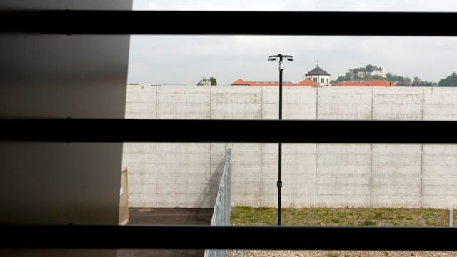 Blick aus dem Zentralgefängnis Lenzburg. Blick aus dem Zentralgefängnis Lenzburg.