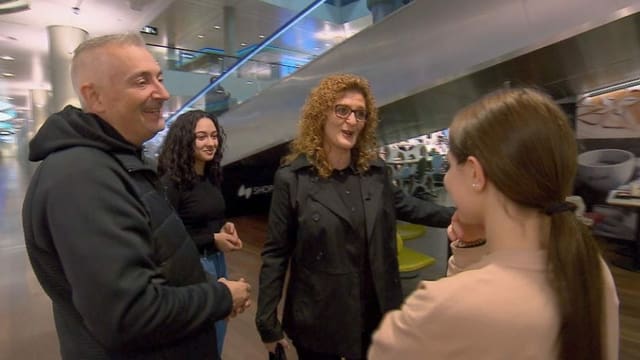 Candid und Nadya Pfister, die Eltern von Céline, mit Freundinnen ihrer Tochter Candid und Nadya Pfister, die Eltern von Céline, mit Freundinnen ihrer Tochter
