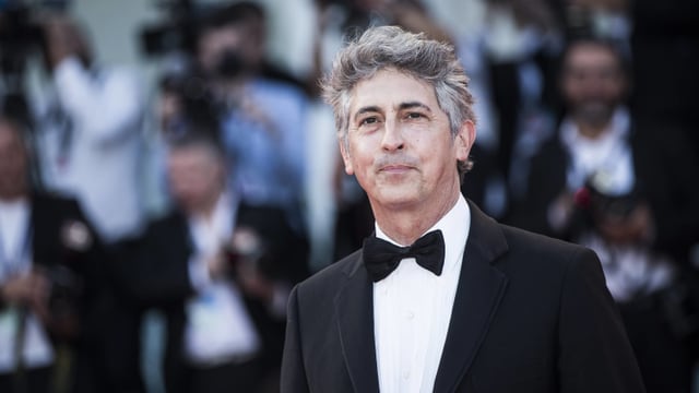 Alexander Payne steht auf dem roten Teppich. Alexander Payne steht auf dem roten Teppich.