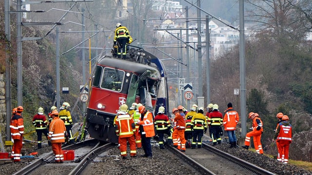 Arbeiter an SBB-Unfallstelle Arbeiter an SBB-Unfallstelle