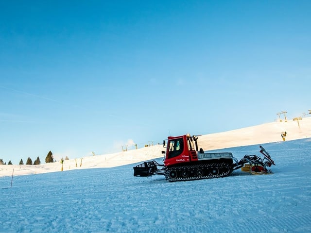 Pistenfahrzeug in Feldberg. Pistenfahrzeug in Feldberg.