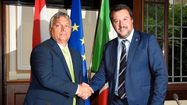 Orban und Salvini vor Kamera. Orban und Salvini vor Kamera.