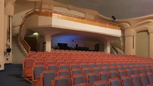 Blick in den leeren Saal Blick in den leeren Saal