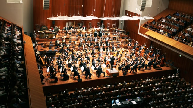 Orchester im Saal. Orchester im Saal.