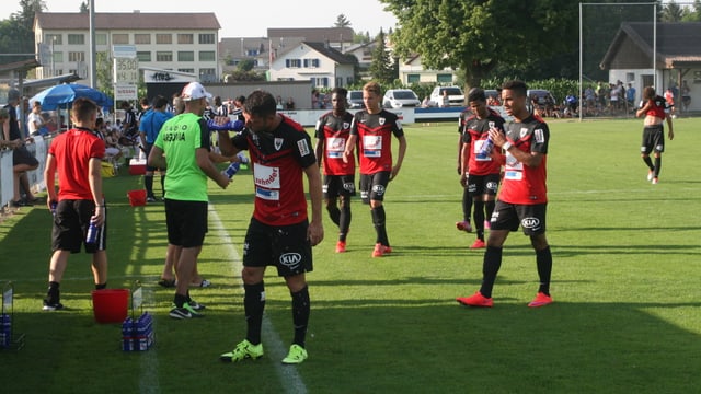 Trinkpause im Spiel FC Aarau gegen YF Juventus Trinkpause im Spiel FC Aarau gegen YF Juventus