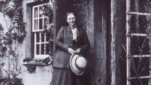 Beatrix Potter avant ina chasa. Beatrix Potter avant ina chasa.