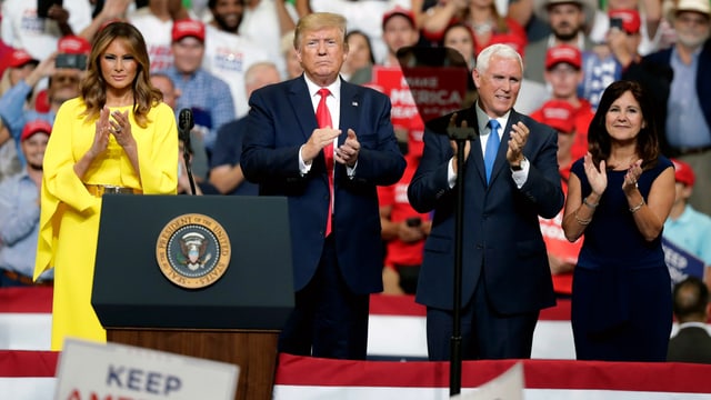 Melania und Donald Trump mit Mike und Karen Pence Melania und Donald Trump mit Mike und Karen Pence