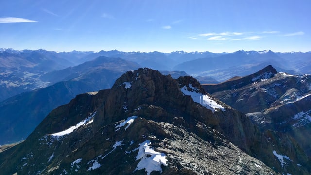 Bainbaud èsi alv - la vista giu dal piz dal Haldensteiner Calanda. Bainbaud èsi alv - la vista giu dal piz dal Haldensteiner Calanda.