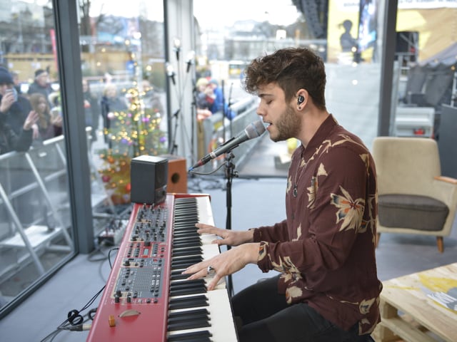 Luca Hänni performt seinen Song «Powder».