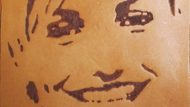 Handgemachtes Leder Patch mit einem Aufdruck von Cameron Diaz. Handgemachtes Leder Patch mit einem Aufdruck von Cameron Diaz.