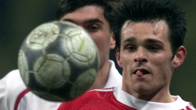 Willy Sagnol stürmte mit heraushängender Zunge zum Ball. Willy Sagnol stürmte mit heraushängender Zunge zum Ball.