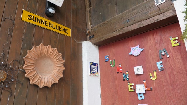 Haustüre der «Sunneblueme» Haustüre der «Sunneblueme»