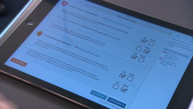Abstimm-Zettel auf einem Tablet. Abstimm-Zettel auf einem Tablet.