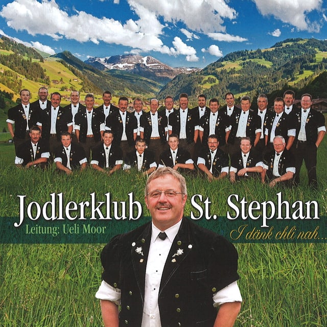 Jodlerklub St. Stephan, Bergkulisse und Ueli Moor im Vordergrund. Jodlerklub St. Stephan, Bergkulisse und Ueli Moor im Vordergrund.