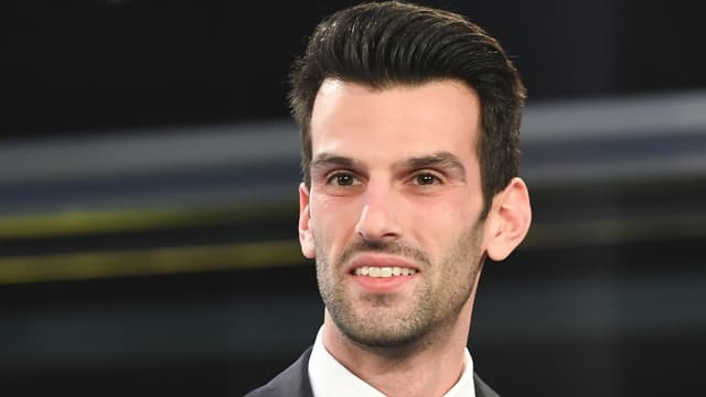 Grossaufnahme von Udo Landbauer vor schwarzem Hintergrund. Grossaufnahme von Udo Landbauer vor schwarzem Hintergrund.