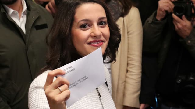 Arrimadas mit Wahlzettel. Arrimadas mit Wahlzettel.
