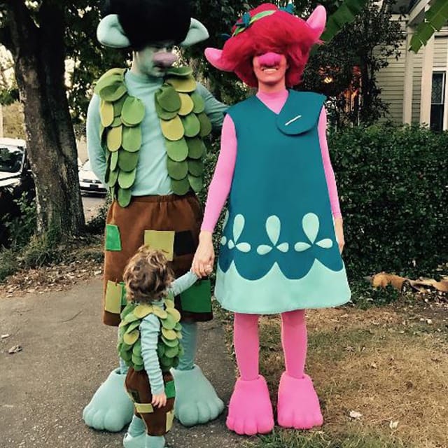 Jessica Biel und Justin Timberlake und Sohn Sillas sind als Trolle verkleidet