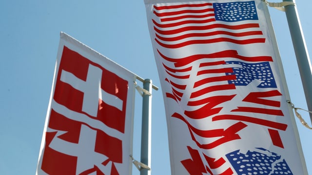 US- und Schweizer Flaggen. US- und Schweizer Flaggen.