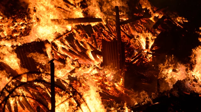 Ein grosses Feuer. Ein grosses Feuer.