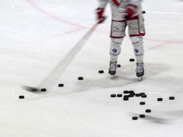 Auf Amateurstufe ruht der Eishockey-Betrieb. Auf Amateurstufe ruht der Eishockey-Betrieb.