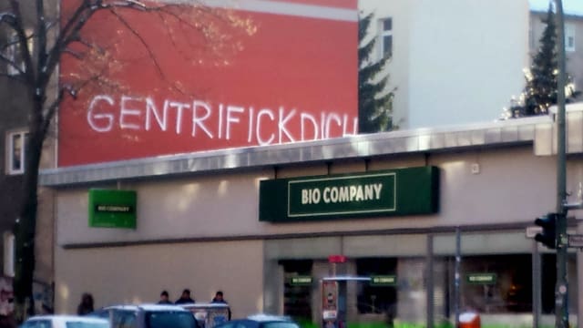 Gentrifizierung stösst oft auf Unmut bei Bewohnern aufgrund von Miterhöhungen und Veränderung des Stadtbilds. Gentrifizierung stösst oft auf Unmut bei Bewohnern aufgrund von Miterhöhungen und Veränderung des Stadtbilds.