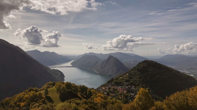 Blick auf den Luganersee mit ein paar harmlosen Quellwolken. Blick auf den Luganersee mit ein paar harmlosen Quellwolken.