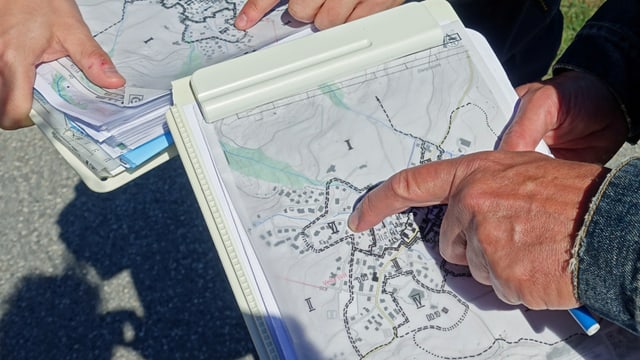 Blick auf die ISOS-Karte, die Vella mit dicken Linien in verschiedene Quartiere unterteilt Blick auf die ISOS-Karte, die Vella mit dicken Linien in verschiedene Quartiere unterteilt
