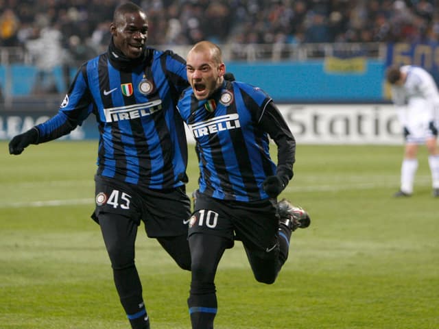 Mario Balotelli und Wesley Sneijder. Mario Balotelli und Wesley Sneijder.