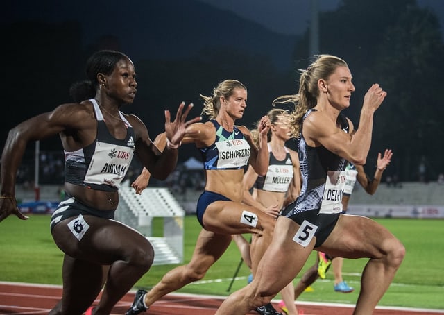 Ajla Del Ponte sprintet dem Sieg entegegen. Dafne Schippers ist zurückgebunden. Ajla Del Ponte sprintet dem Sieg entegegen. Dafne Schippers ist zurückgebunden.