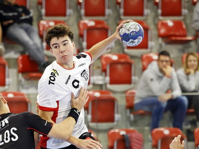 Handballer in Aktion. Handballer in Aktion.