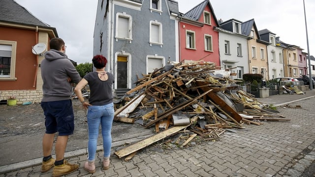 Ein Sturm mit unglaublicher Wucht: Bewohner in Petange stehen fassungslos vor den demolierten Häusern. Ein Sturm mit unglaublicher Wucht: Bewohner in Petange stehen fassungslos vor den demolierten Häusern.