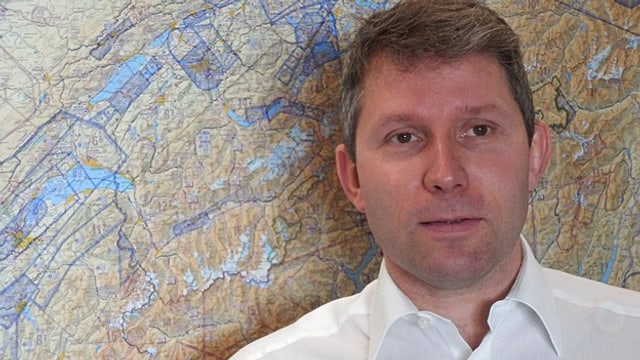 Copilot der vermissten Maschine mit einer der beiden südafrikanischen Touristinnen in einem Cockpit Copilot der vermissten Maschine mit einer der beiden südafrikanischen Touristinnen in einem Cockpit