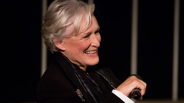 Glenn Close beantwortet Fragen an einer ZFF-Veranstaltung. Glenn Close beantwortet Fragen an einer ZFF-Veranstaltung.