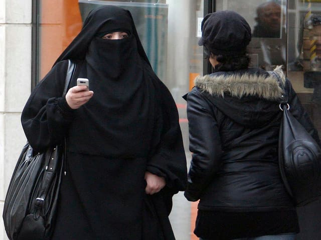 Frau in einer Burka