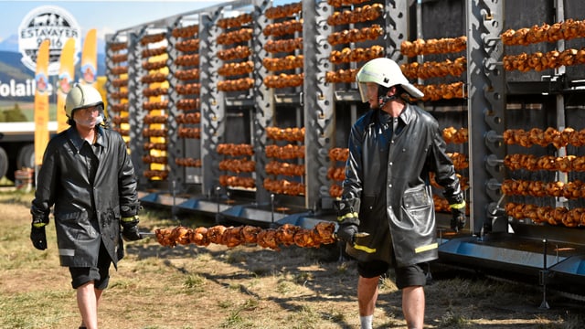 Riesiger Poulet-Grill. Riesiger Poulet-Grill.