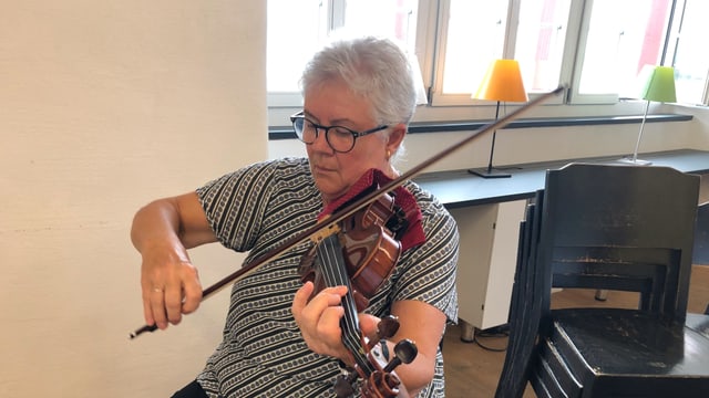 Constance Schneider an der Violine