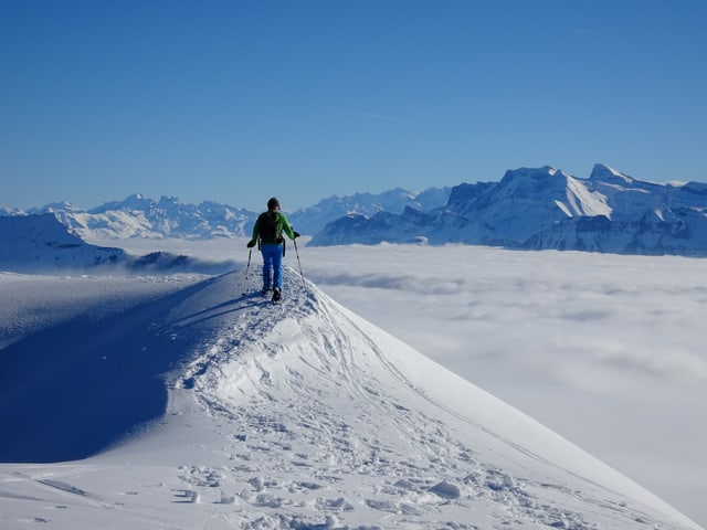 Wanderwetter mit Nebelmeer, Unterwegs zum Burgfeldstand oberhalb vom Beatenberg.