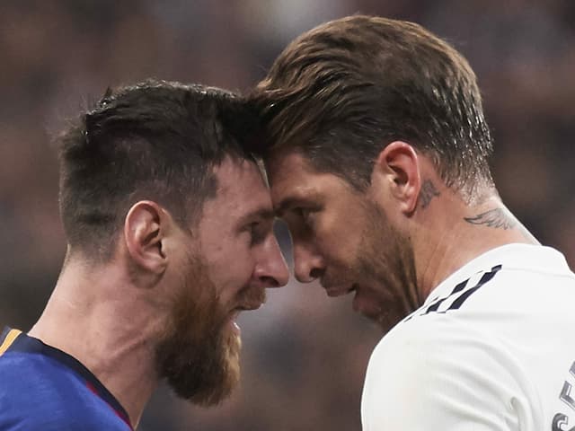 Barcelonas Messi (links) und Reals Ramos schauen sich Nase an Nase tief in die Augen. Barcelonas Messi (links) und Reals Ramos schauen sich Nase an Nase tief in die Augen.