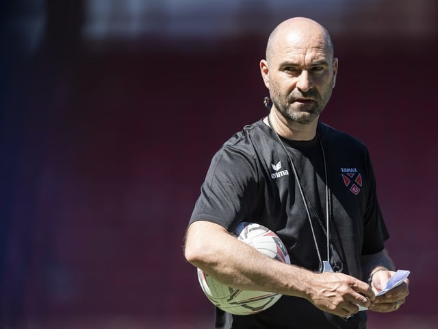Der neue Trainer von Neuchâtel Xamax ist bereits seit mehreren Monaten bekannt: Joël Magnin. Für den ehemaligen Mittelfeldspieler ist es die erste Station bei einem Super-League-Klub, vorher coachte er über zehn Jahre im YB-Nachwuchs.