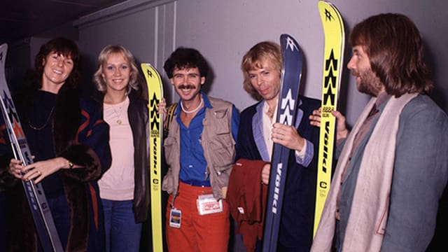 Hannes Schmid umringt von Abba. Hannes Schmid umringt von Abba.